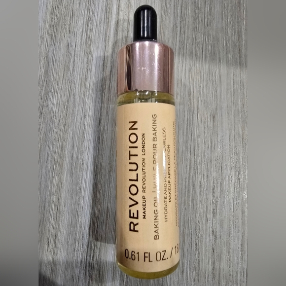 Revolution Baking Oil Hydrate & Prep For Flawless Makeup Application New Sealed - Picture 1 of 4
